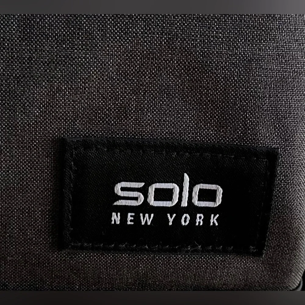 Laptop Bag! You Can Carry On Your Shoulder Or Your Back! Best Offer Accepted!🖤🖤